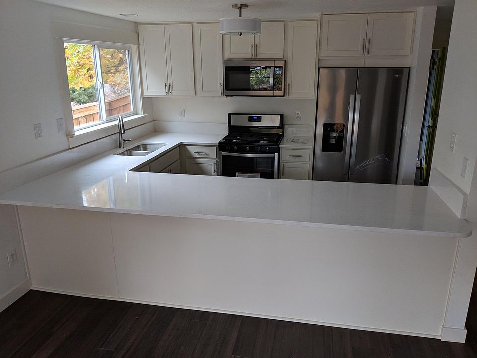 Nearly new kitchen and gas appliances!