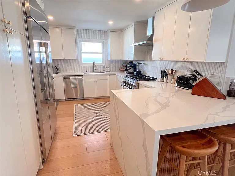 1300 Walnut Ave — Photo 4