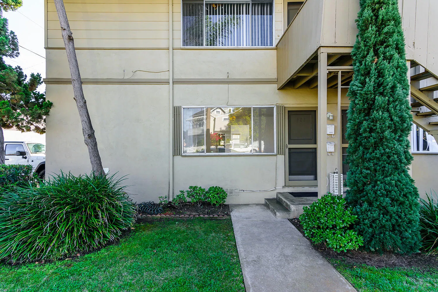 2 bed, 700 sqft, $3,150 — Photo 2