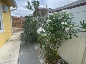 1935 Liberty St, Hollywood, FL