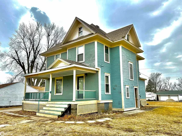 1533 Summer St, Grinnell, IA 50112