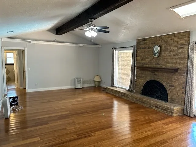 4 bed, 2.5 bath, 2396 sqft, $2,800 — Photo 3