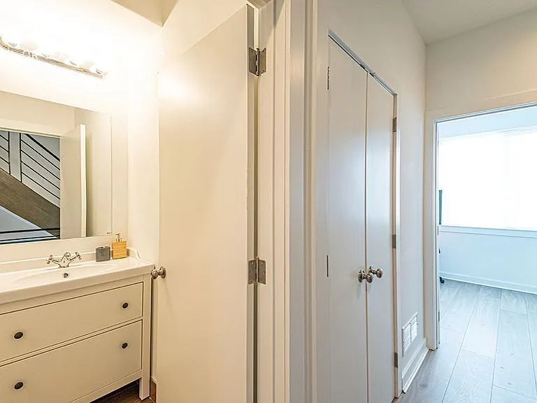 2137 Cross St — Photo 11