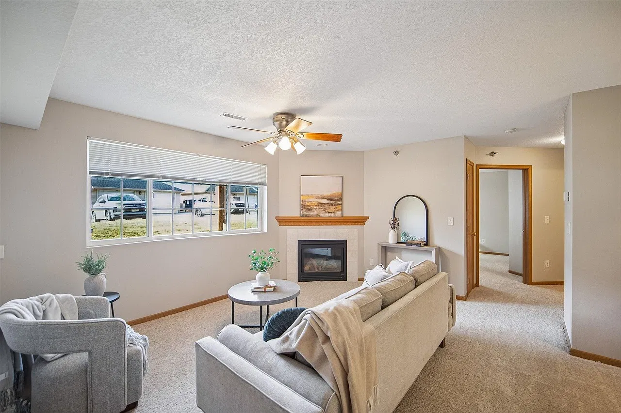 2 bed, 902 sqft, $1,199 — Photo 1