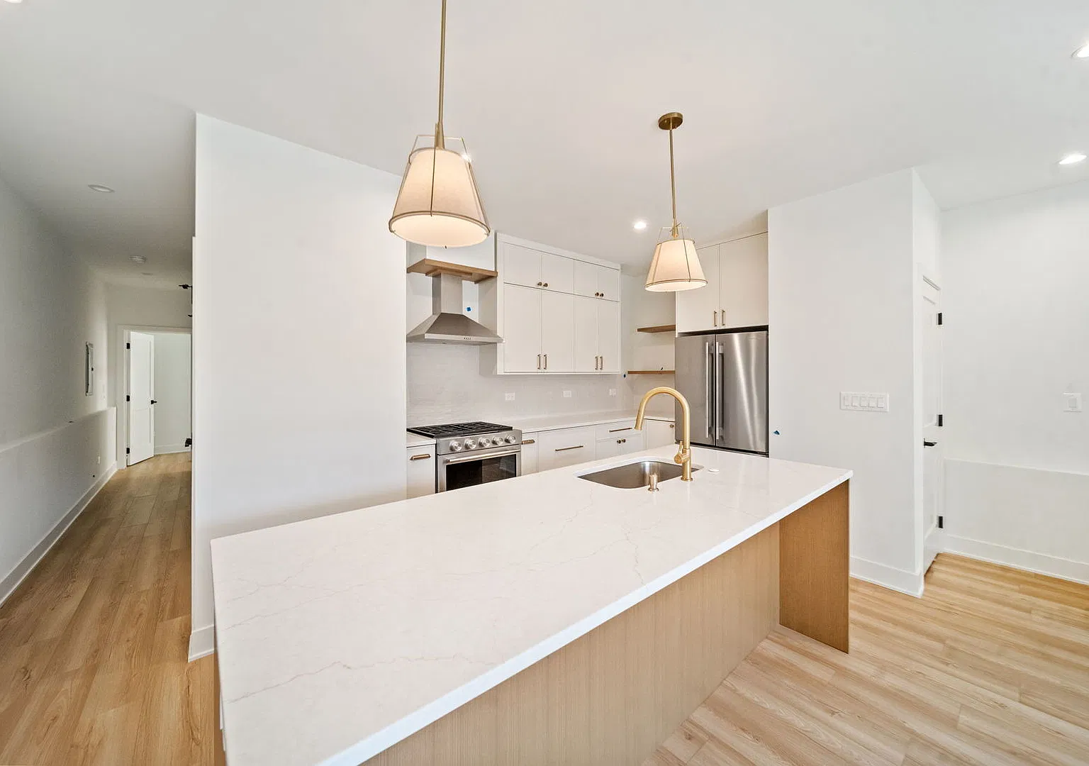 2 bed, 1000 sqft, $2,650 — Photo 4