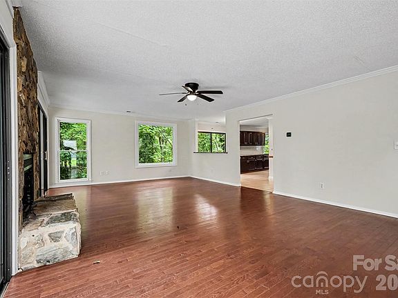 4th image of 4066 Triton Dr