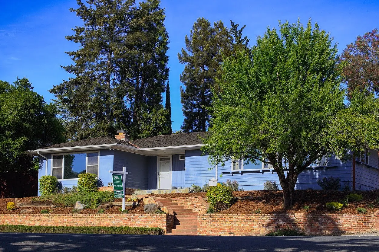 25564 Spur Dr photo 1