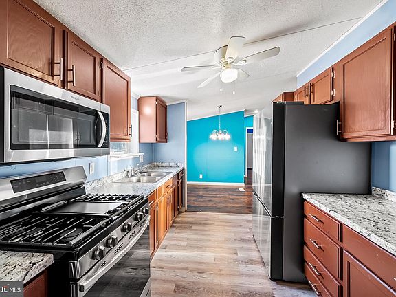 5th image of 52 Lewis Dr