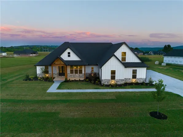 959 Asher St, Fayetteville, AR 72703