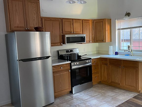 4th image of 565 Deer St #1