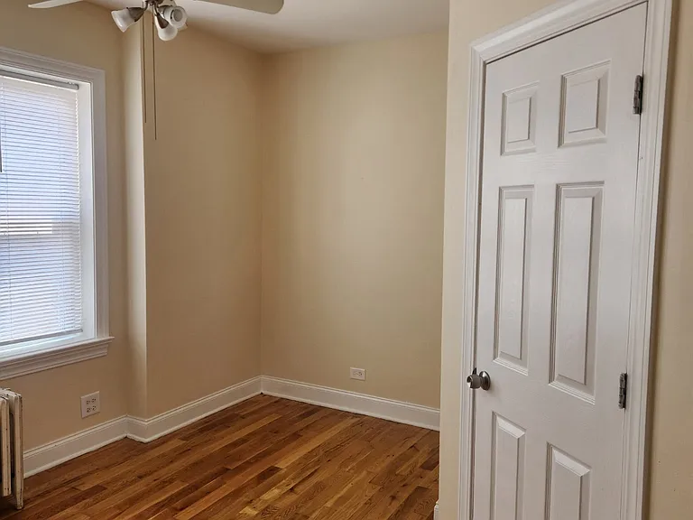 4542 W George St #2F — Photo 5