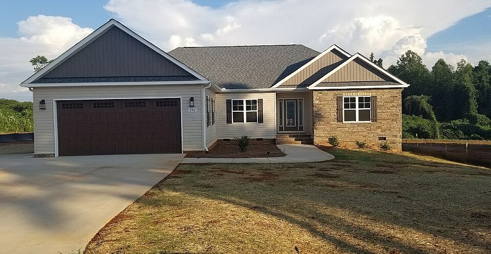 1st image of 195 Castle Pines Ln