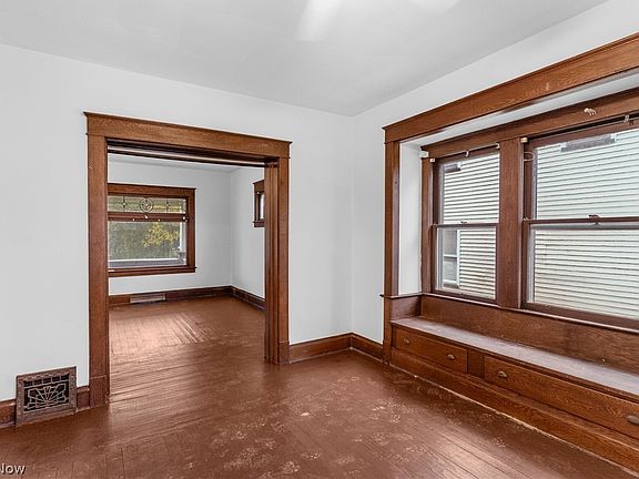 5th image of 56 Spring St
