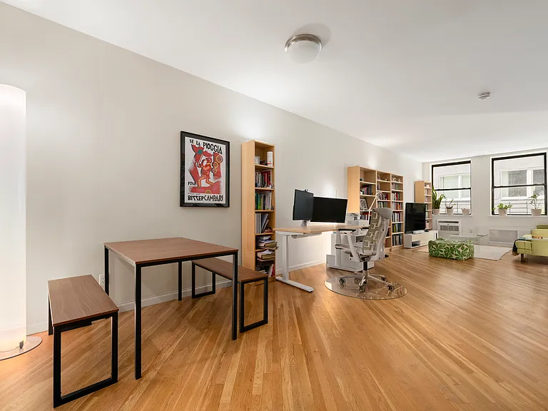452 W 19th St #2C — Photo 2