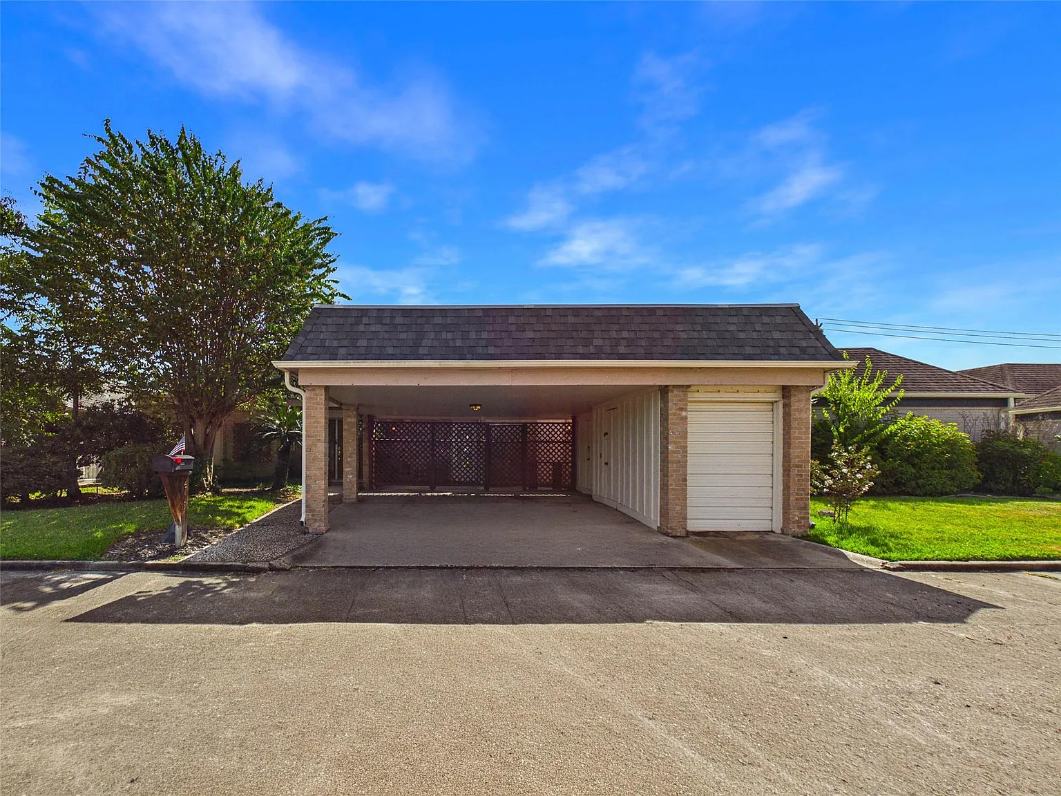 3 bed, 3.0 bath, 2478 sqft, $2,200 — Photo 3