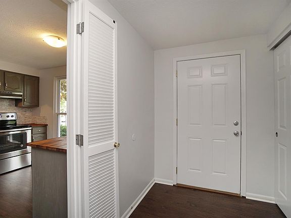 2nd image of 1026 Stratford Ct
