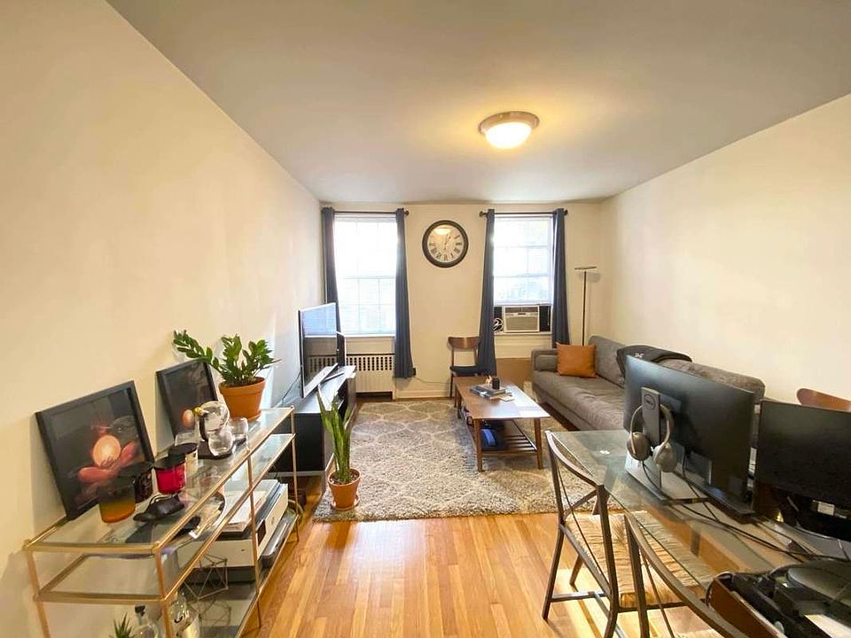 1st image of 248 W 21st St #2A1