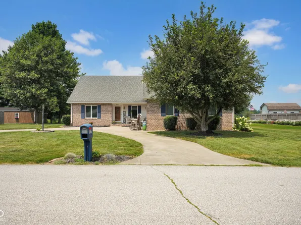 8816 Rainier Rd, Seymour, IN 47274