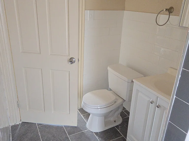524 Jefferson Ave #6 — Photo 4