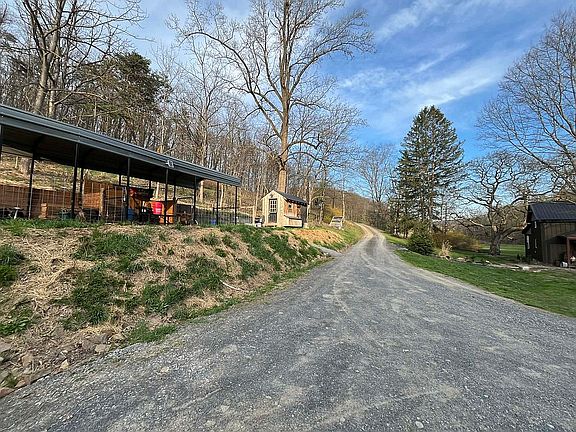 44th image of 587 Point Rd