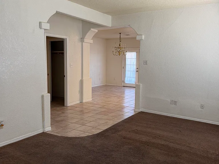 804 S Dora Ave — Photo 2
