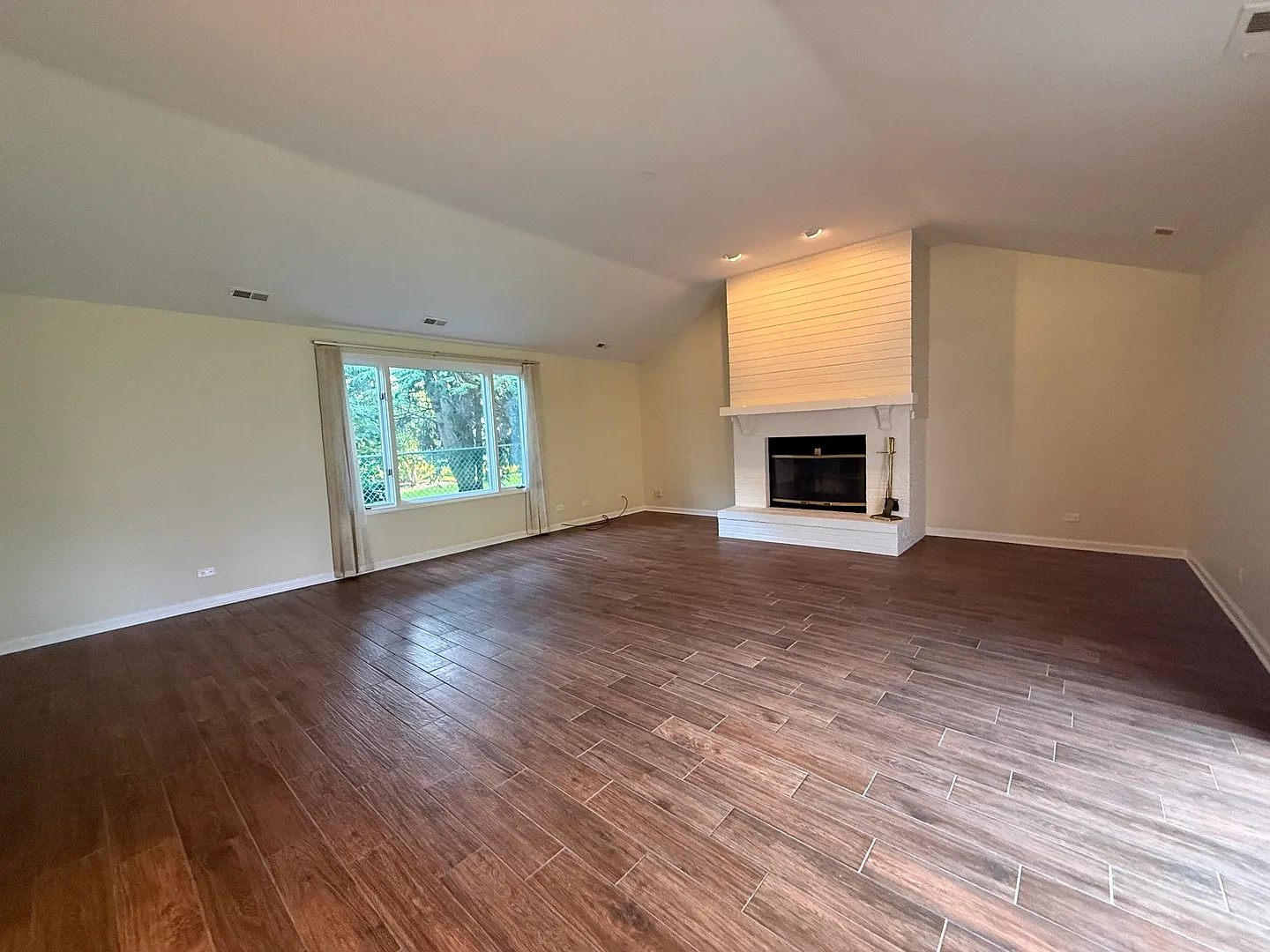 2 bed, 1463 sqft, $3,200 — Photo 2