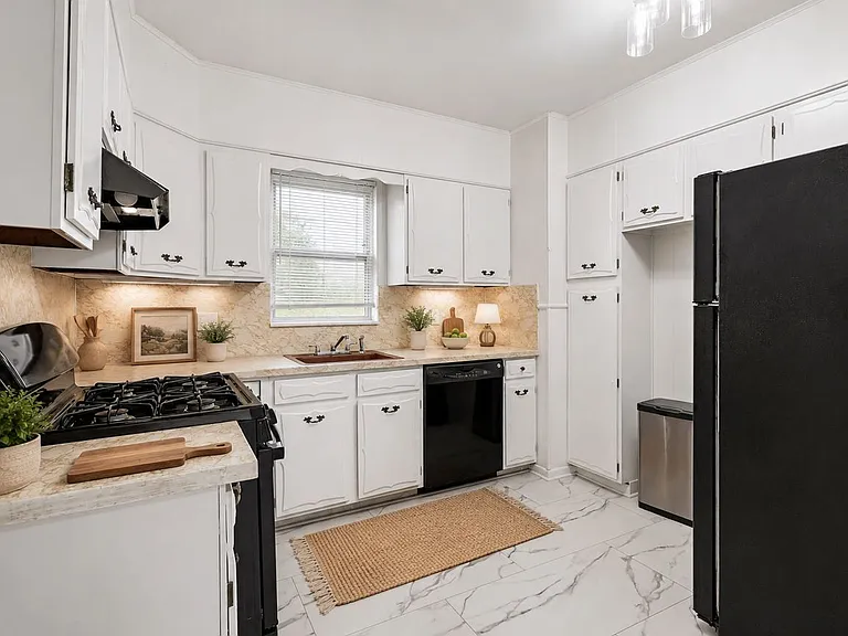 225 Ward Pl #2 — Photo 3
