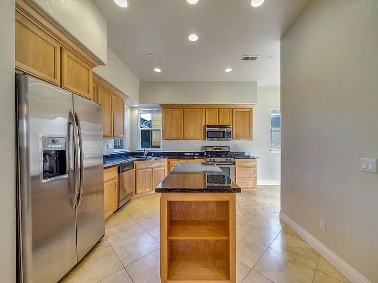 4038 Calloway Dr — Photo 3