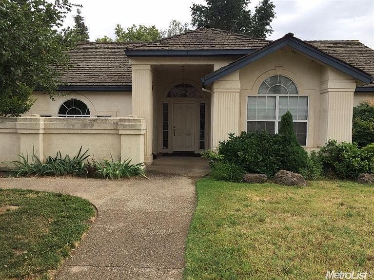 1st image of 13900 Bluff Dr