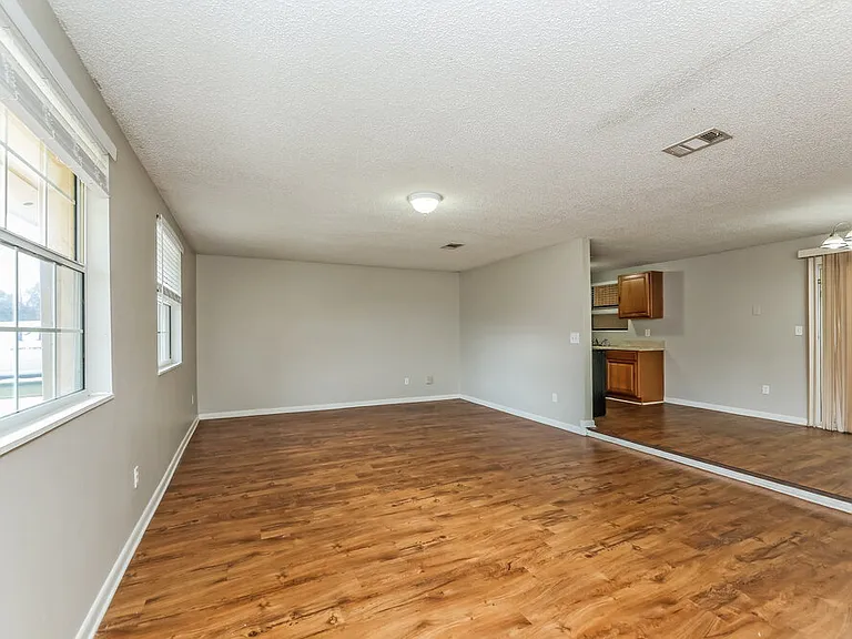 2819 Kiowa Ave — Photo 3