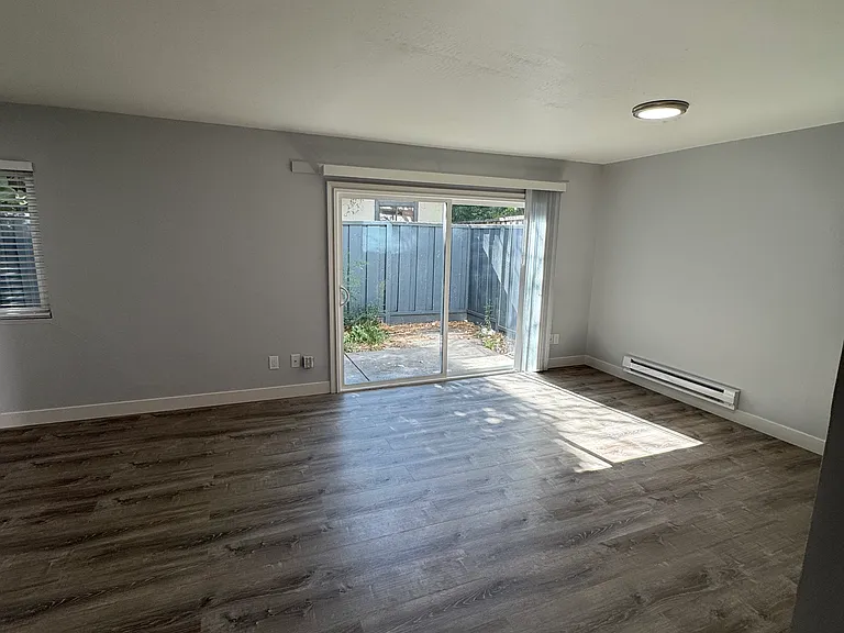 Silicon Valley Apartments — Photo 25
