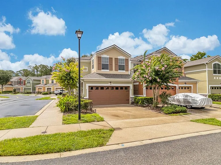 1041 Laurel Ridge Ln — Photo 2