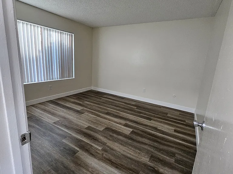 573 Emerald Ave #2 — Photo 17