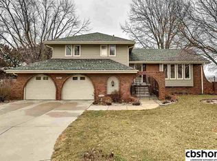 1041 N 145th Cir, Omaha, NE 68154