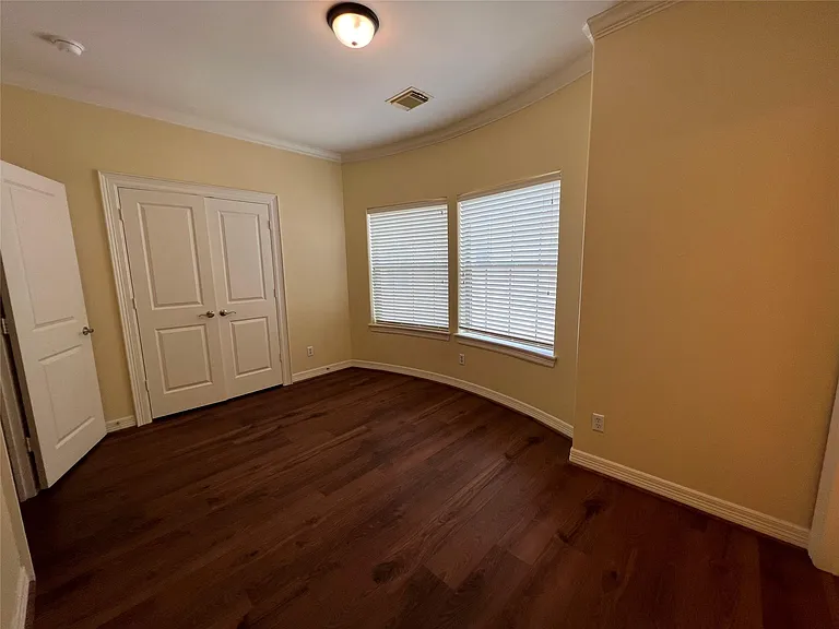 2807 Albany St — Photo 28