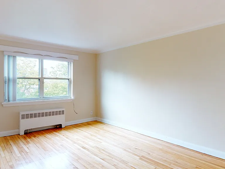 385 Besserer St — Photo 20