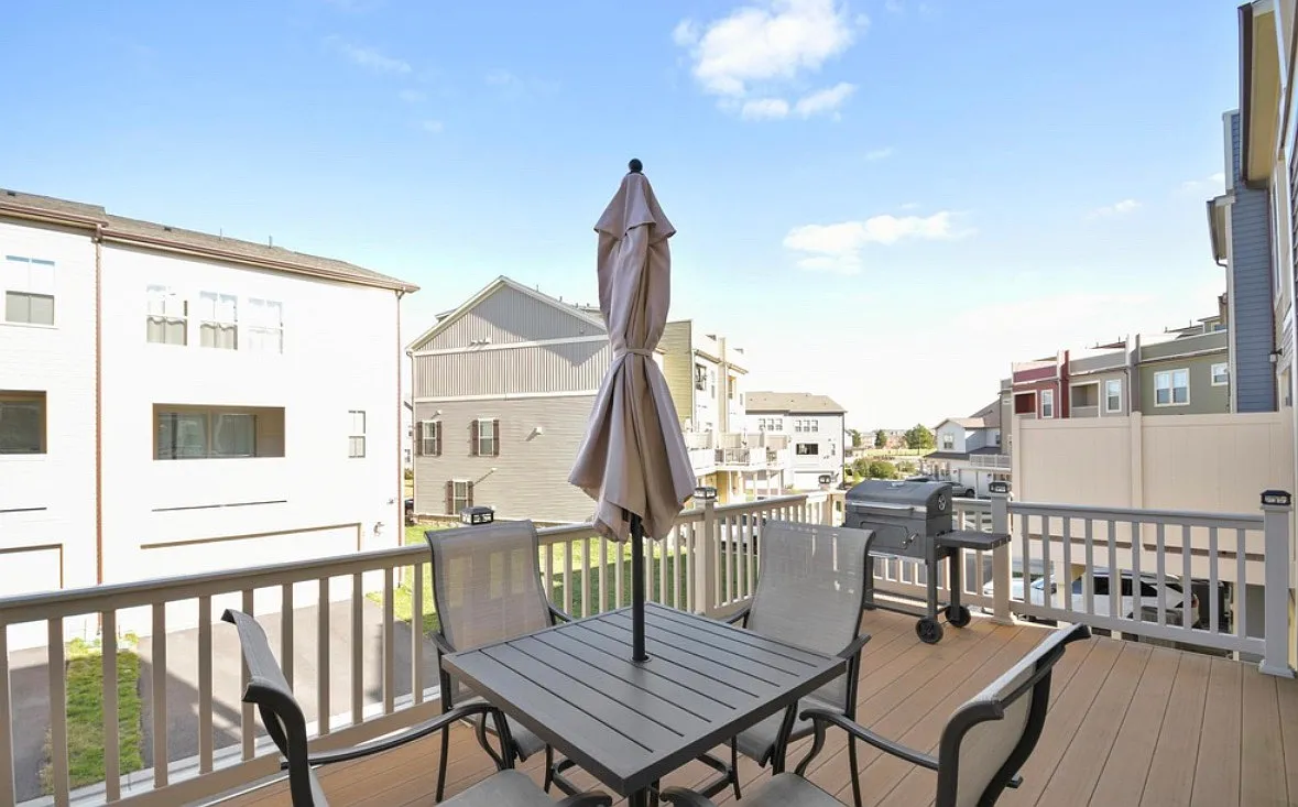 4 bed, 4.5 bath, 2404 sqft, $3,495 — Photo 4