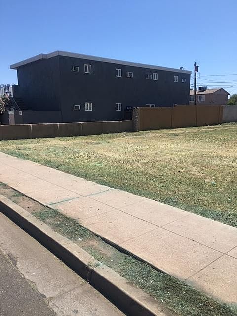 2nd image of 907 E Roosevelt St