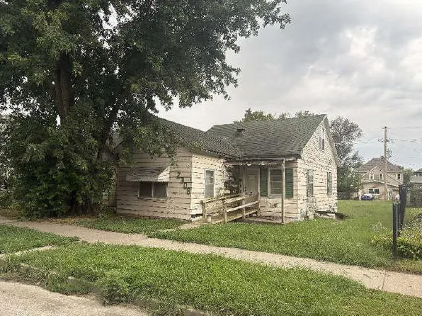 2308 S 10th St, Saint Joseph, MO 64503