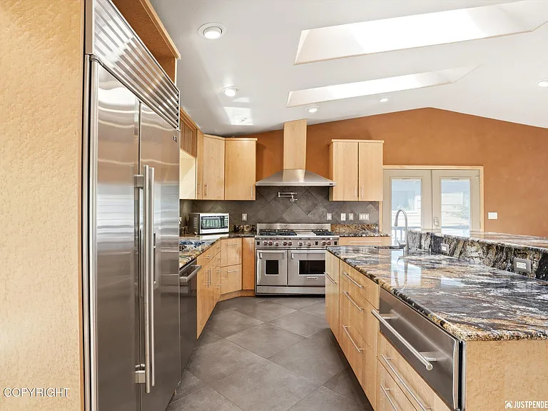 2100 Churchill Dr — Photo 25