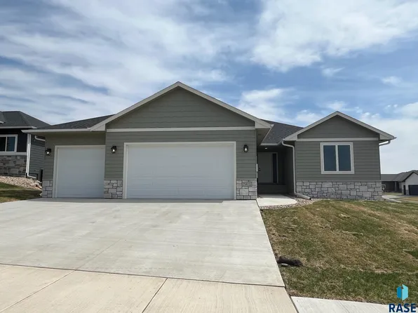 2912 S Maplewood Ave, Sioux Falls, SD 57110