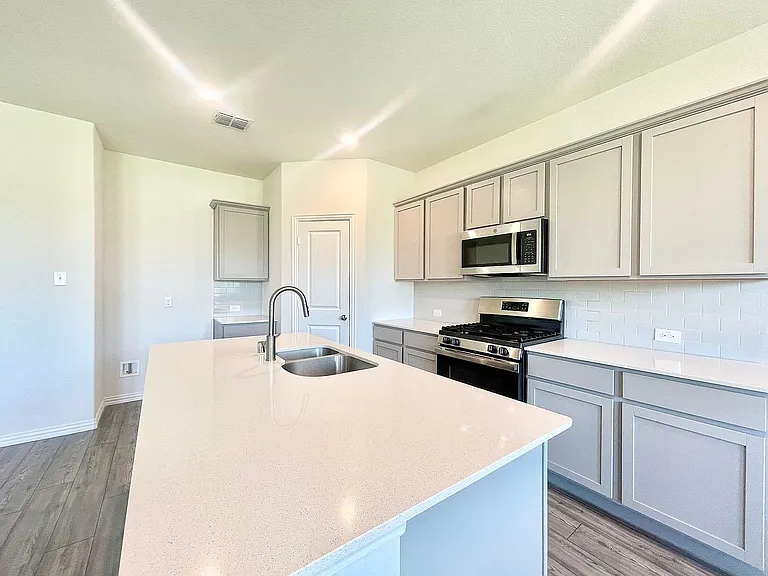 4619 Cleves Ave — Photo 4