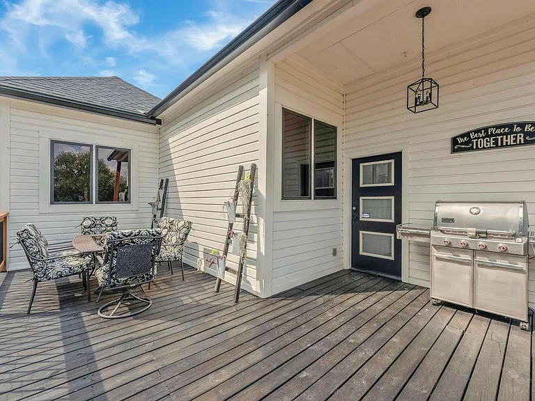 517 Burleson St — Photo 19