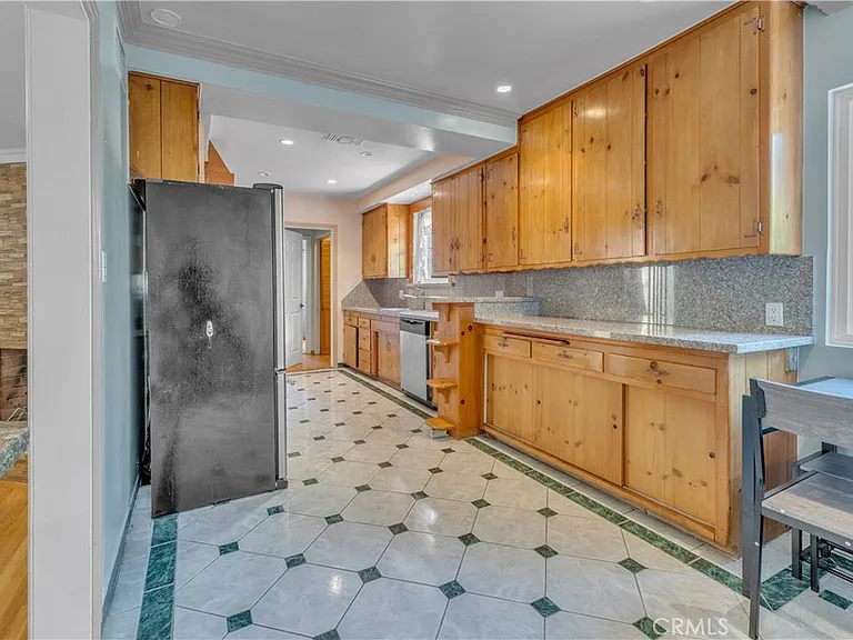5452 Halbrent Ave — Photo 10