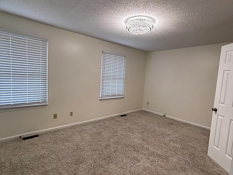 54 Corwin Cir — Photo 19