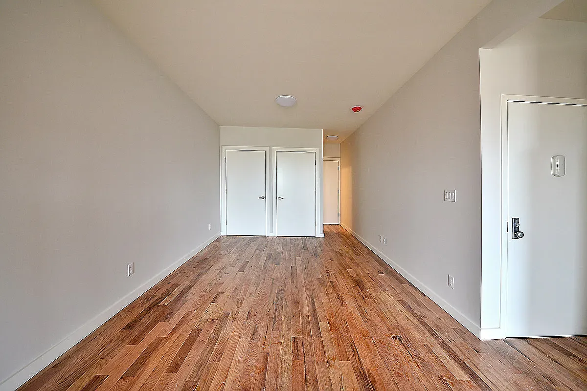 315 Van Brunt Street — Photo 3
