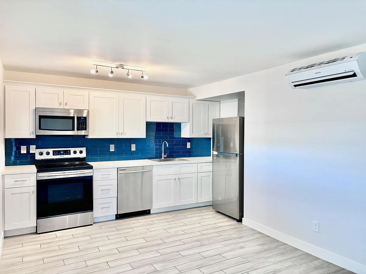 Building Photo - 70 E Mitchell Dr #106