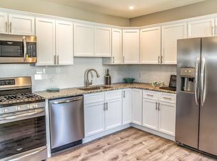 9 High St, West Springfield, MA 01089