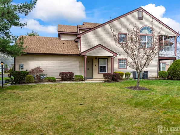 16 Andrew Johnson Dr #C, Monroe Township, NJ 08831