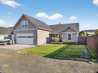 2806 Athens Ct, La Grande, OR 97850